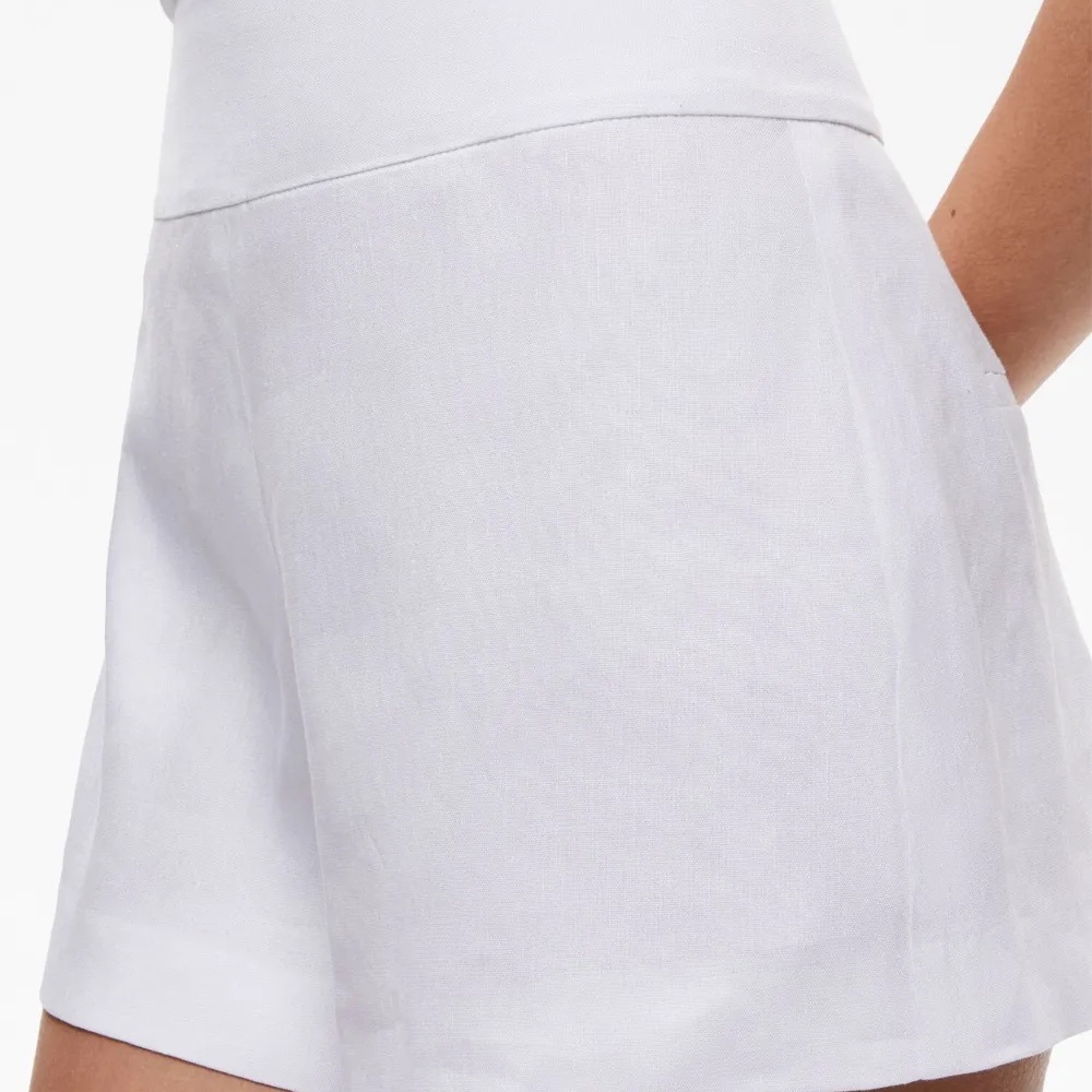 Alice and Olivia NWT  Women's White Shorts
